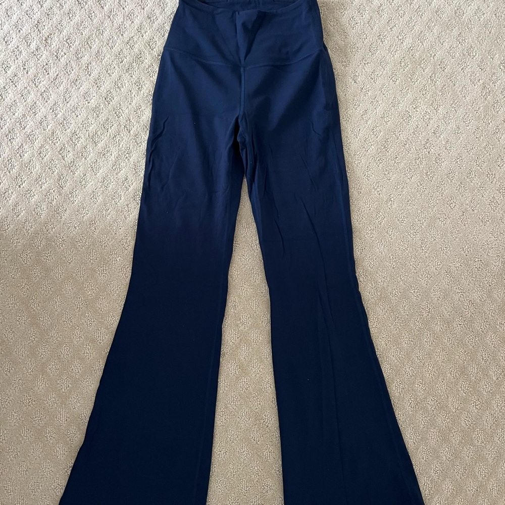 Lululemon Navy Flared Women's Pants (short)